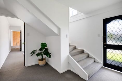 Photo of property in 51 Cumberland Street, Merrilands, New Plymouth, 4312