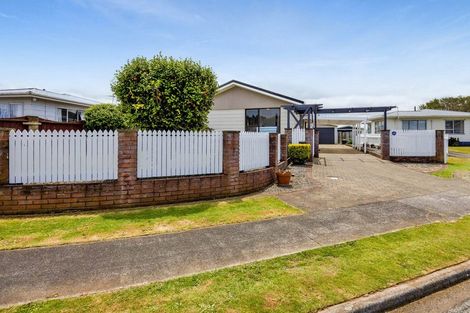Photo of property in 13 Manuka Place, Hawera, 4610