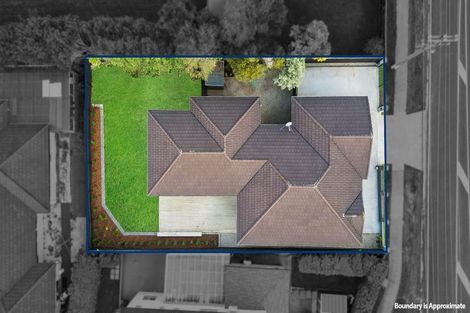 Photo of property in 108 Simpson Road, Henderson Valley, Auckland, 0614