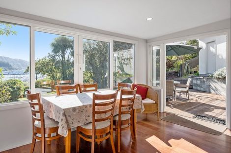 Photo of property in 18 Seaview Crescent, Picton, 7220