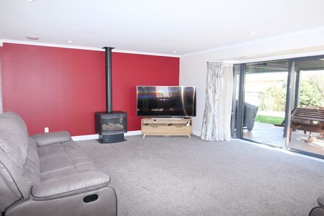 Photo of property in 68 Guildford Drive, Paraparaumu, 5032