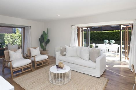 Photo of property in 114b Memorial Avenue, Burnside, Christchurch, 8053