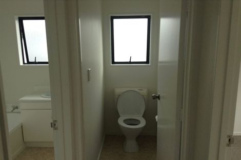 Photo of property in 2/5 Seine Road, Forrest Hill, Auckland, 0620