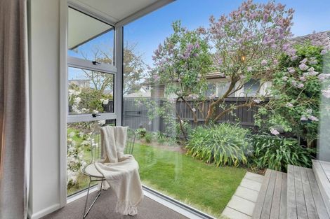 Photo of property in 33 Kent Lodge Avenue, Avonhead, Christchurch, 8042