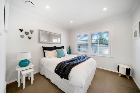 Photo of property in 11 The Anchorage, Sunnyhills, Auckland, 2010