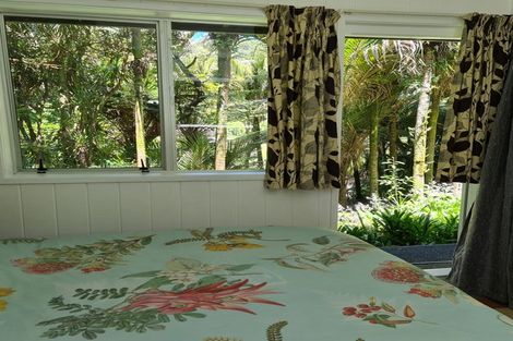 Photo of property in 10-12 Glenesk Road, Piha, New Lynn, 0772