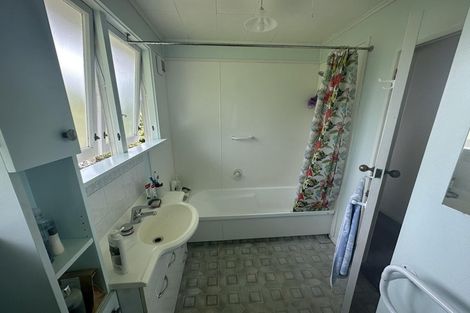 Photo of property in 4a Dowling Grove, Silverstream, Upper Hutt, 5019