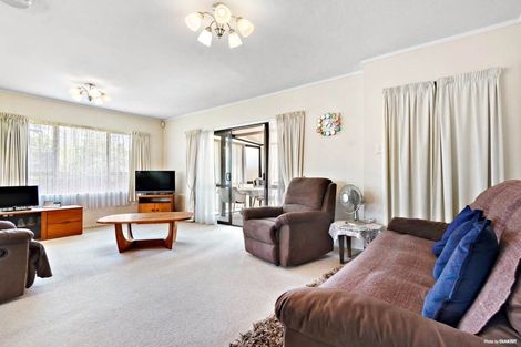 Photo of property in 2/9 Clayburn Road, Glen Eden, Auckland, 0602