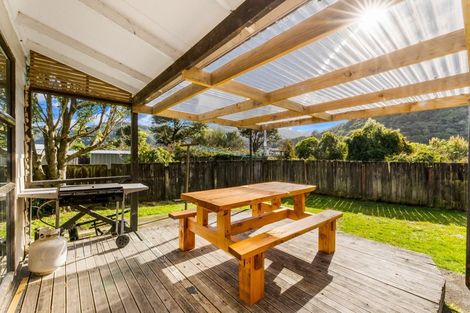 Photo of property in 2/79 Gemstone Drive, Birchville, Upper Hutt, 5018