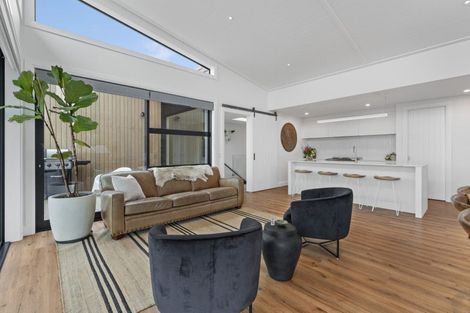 Photo of property in 33 Botanical Heights Drive, Waipahihi, Taupo, 3330