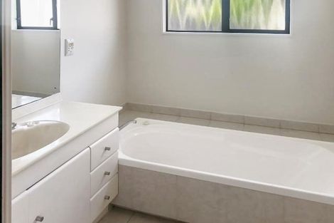 Photo of property in 4 Peter Terrace, Castor Bay, Auckland, 0620