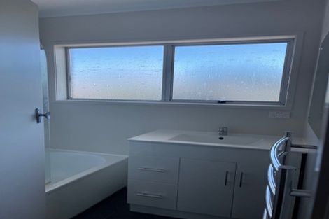 Photo of property in 2/100 Titirangi Road, New Lynn, Auckland, 0600