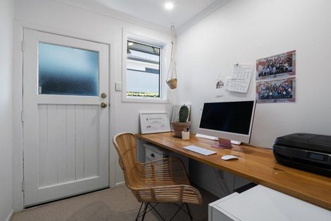 Photo of property in 121a Oceanview Road, Mount Maunganui, 3116