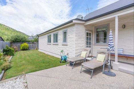 Photo of property in 12 Fletcher Way, Arrowtown, 9302