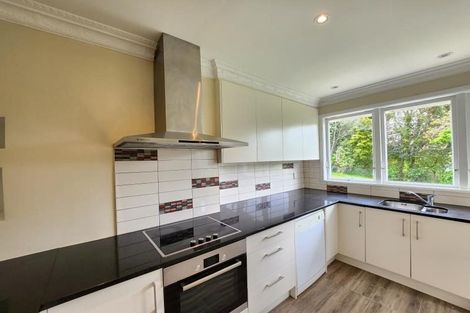 Photo of property in 23 Pinkerton Grove, Newlands, Wellington, 6037