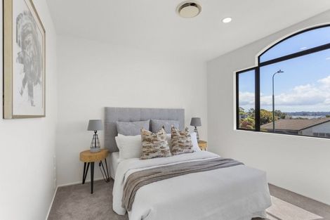 Photo of property in 36 Lorikeet Place, Unsworth Heights, Auckland, 0632