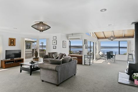 Photo of property in 80 Wakeman Road, Acacia Bay, Taupo, 3330