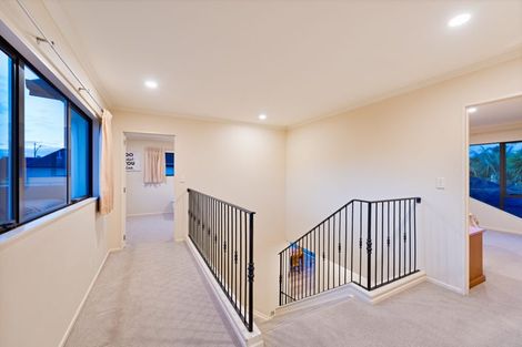 Photo of property in 35 Waimanu Bay Drive, Te Atatu Peninsula, Auckland, 0610