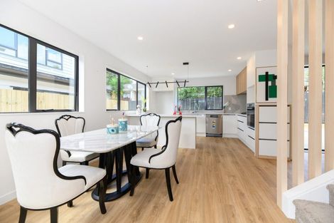 Photo of property in 15a Koromiko Street, New Lynn, Auckland, 0600