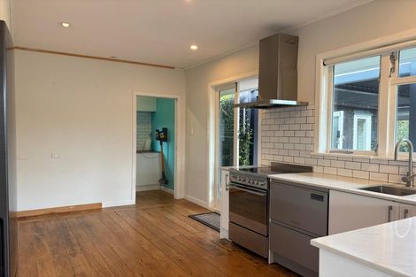 Photo of property in 17b Brookfield Road, Te Atatu Peninsula, Auckland, 0610