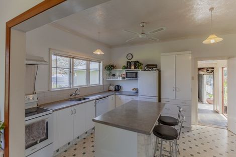 Photo of property in 2070 State Highway 2, Waipukurau, 4285