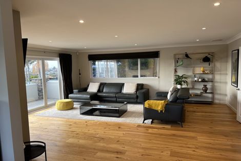 Photo of property in 26 Bernleigh Terrace, West Harbour, Auckland, 0618