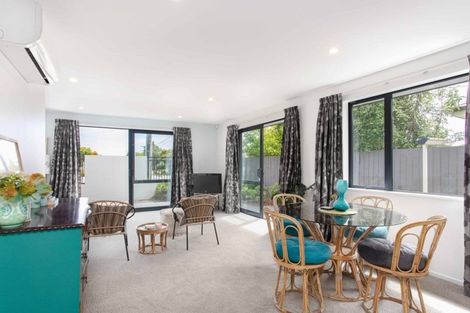 Photo of property in 72a Wilsons Road, Saint Martins, Christchurch, 8022