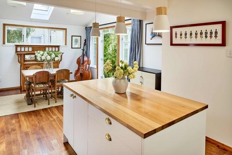 Photo of property in 20 Airlie Road, Plimmerton, Porirua, 5026