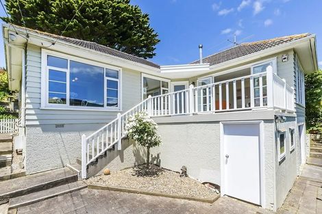 Photo of property in 28 Hinau Street, Tawa, Wellington, 5028