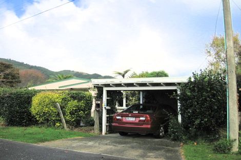 Photo of property in 2 Karaka Grove, Waikanae, 5036