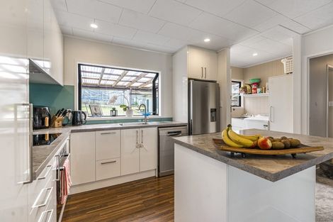 Photo of property in 50 Athena Drive, Totara Vale, Auckland, 0629