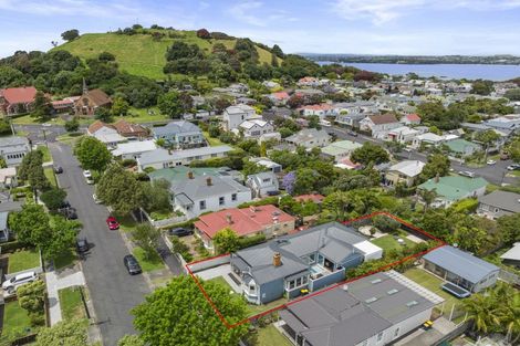Photo of property in 11 Ewen Alison Avenue, Devonport, Auckland, 0624