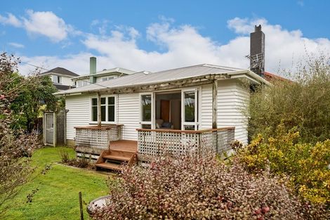 Photo of property in 112 Oriel Avenue, Tawa, Wellington, 5028