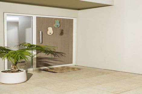 Photo of property in 17a The Strand, Takapuna, Auckland, 0622