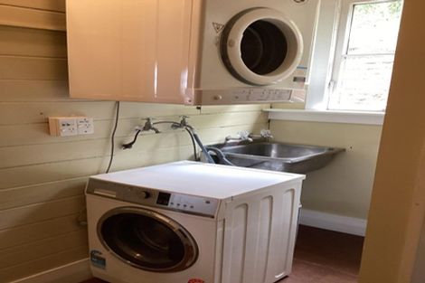 Photo of property in 82 Kelburn Parade, Kelburn, Wellington, 6012