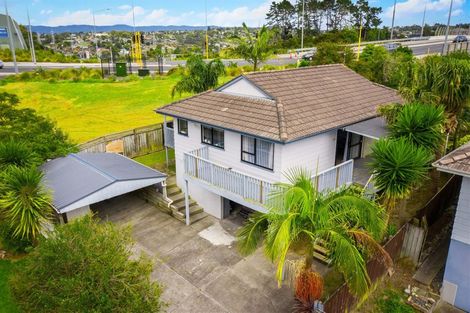 Photo of property in 2/20 Landsdale Place, Massey, Auckland, 0614