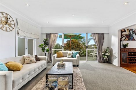 Photo of property in 89 East Coast Road, Castor Bay, Auckland, 0620