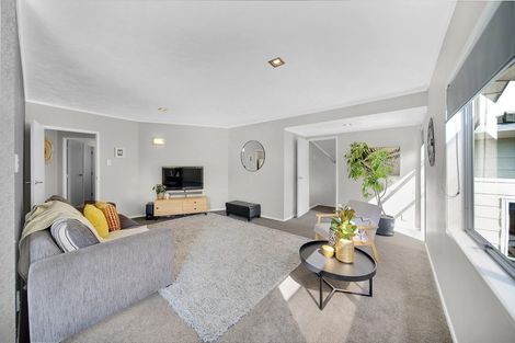 Photo of property in 23 Marvon Downs Avenue, Pakuranga Heights, Auckland, 2010