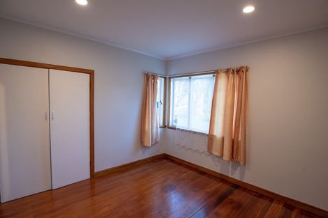 Photo of property in 9 Bishop Street, Green Bay, Auckland, 0604