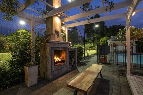 Photo of property in 9 Birchwood Grove, Greenhithe, Auckland, 0632