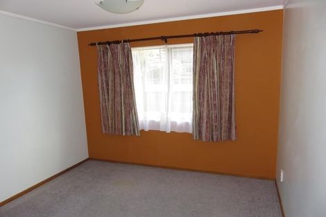 Photo of property in 3 Tamworth Crescent, Newlands, Wellington, 6037