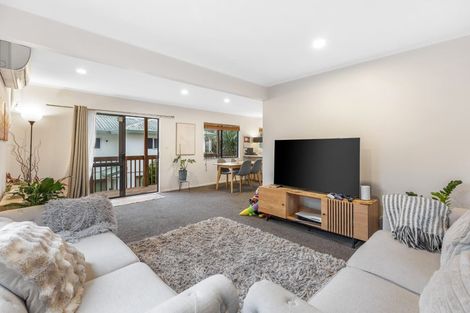 Photo of property in 1/1018 East Coast Road, Fairview Heights, Auckland, 0630