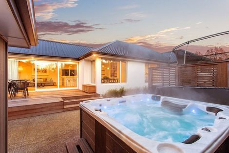 Photo of property in 154 Hamilton Avenue, Ilam, Christchurch, 8041