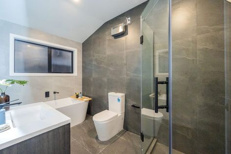 Photo of property in 18 Madden Avenue, Kumeu, 0810