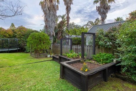 Photo of property in 29 Cliff Road, Torbay, Auckland, 0630