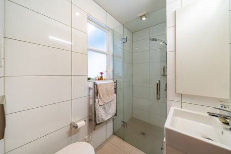 Photo of property in 42 Pretoria Road, Karaka Bays, Wellington, 6022