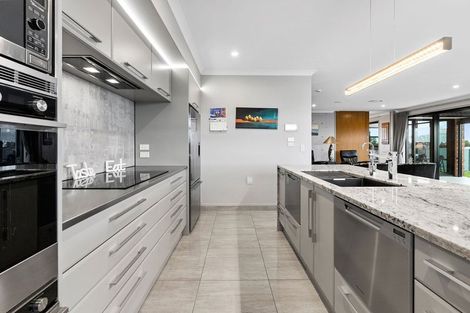 Photo of property in 18 Manurau Crescent, Merrilands, New Plymouth, 4312