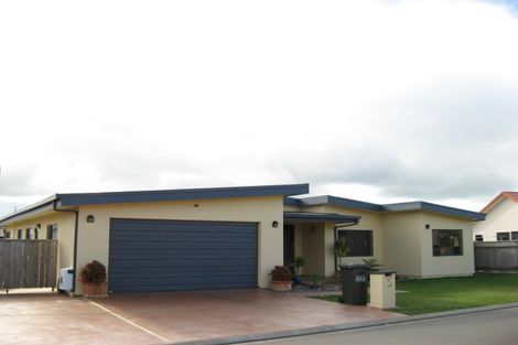 Photo of property in 2 Phoenix Place, Havelock North, 4130