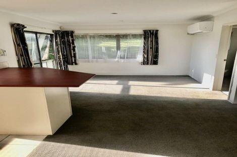 Photo of property in 51 De Havilland Drive, Goodwood Heights, Auckland, 2105