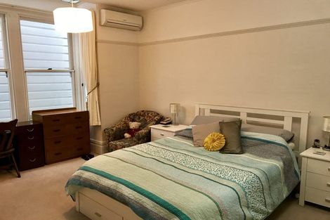 Photo of property in 194 Oriental Parade, Oriental Bay, Wellington, 6011